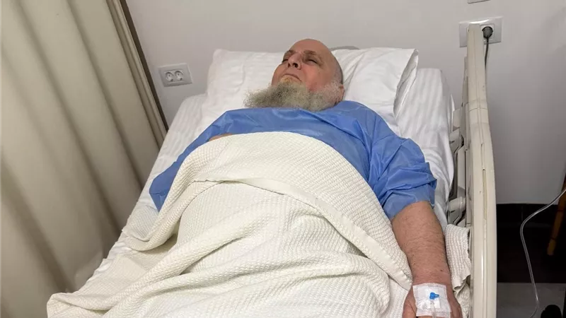 نقله للمستشفي.. تعرض والد إبراهيم فايق لوعكة صحية