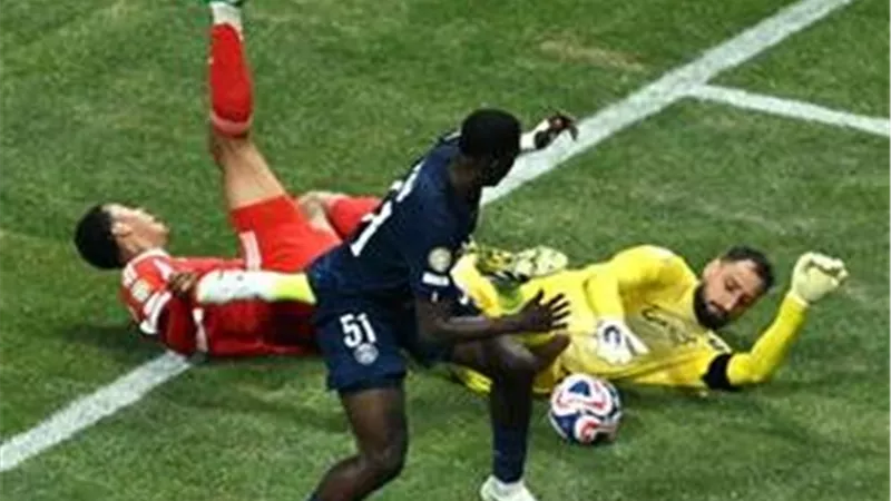 بايرن ميونخ يعلن تشخيص إصابة جمال موسيالا بعد تدخل دوناروما بكأس العالم