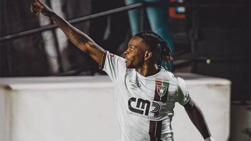 نادي إستريلا يحسم الجدل حول الحالة الصحية لشيكو بانزا مهاجم الزمالك الجديد