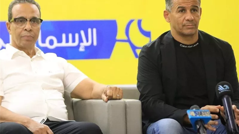 الإسماعيلي يقدم الجزائري ميلود حمدي مديرا فنيا جديدا للفريق (صور)