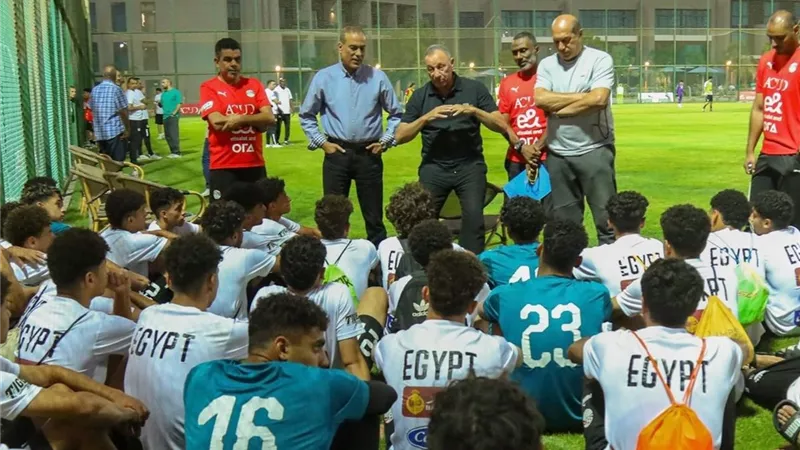 محمود الخطيب يؤازر منتخب 17 سنة