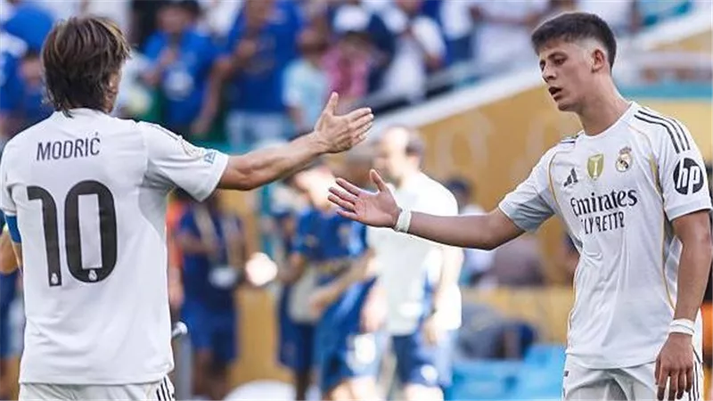 الجماهير تؤجل انطلاق مباراة ريال مدريد وباريس سان جيرمان