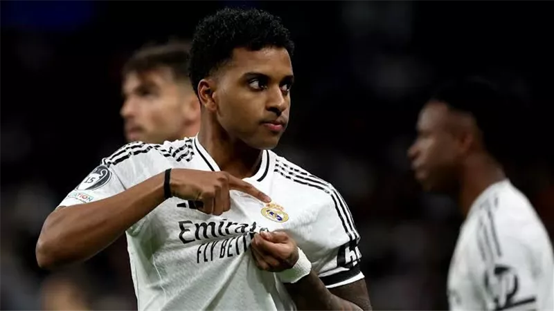 تقارير: ريال مدريد يتحرك لحسم مستقبل رودريجو في اجتماع مرتقب