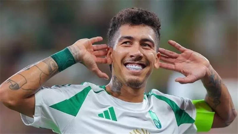 فيرمينو يختار ناديه الجديد بعد الرحيل عن الأهلي السعودي