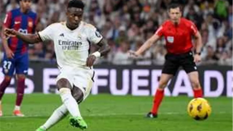 أزمة بين فينيسيوس جونيور وريال مدريد.. خلافات مالية تُهدد استمراره في الملكي