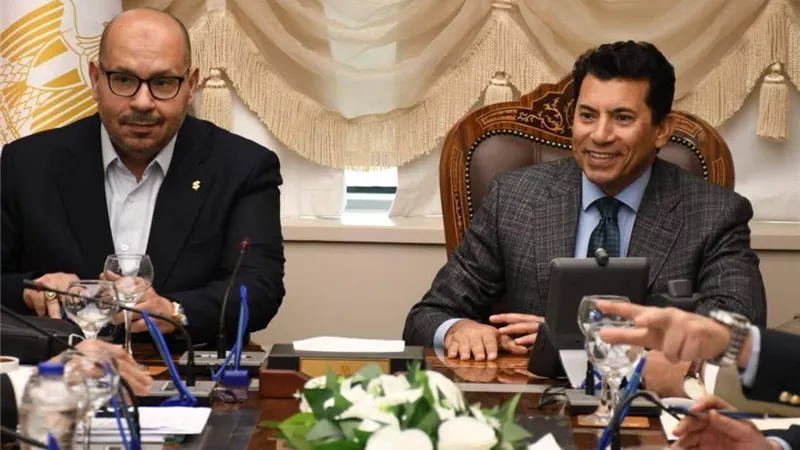 أشرف صبحى  يشيد بدور اللجنة الأولمبية المصرية في إنجاز تعديلات قانون الرياضة