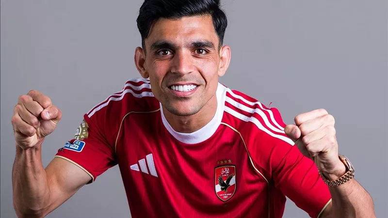 الصحافة المغربية تحتفي ببن شرقي بعد قيادة الأهلي للتتو يج بالسوبر المصري على حساب الزمالك