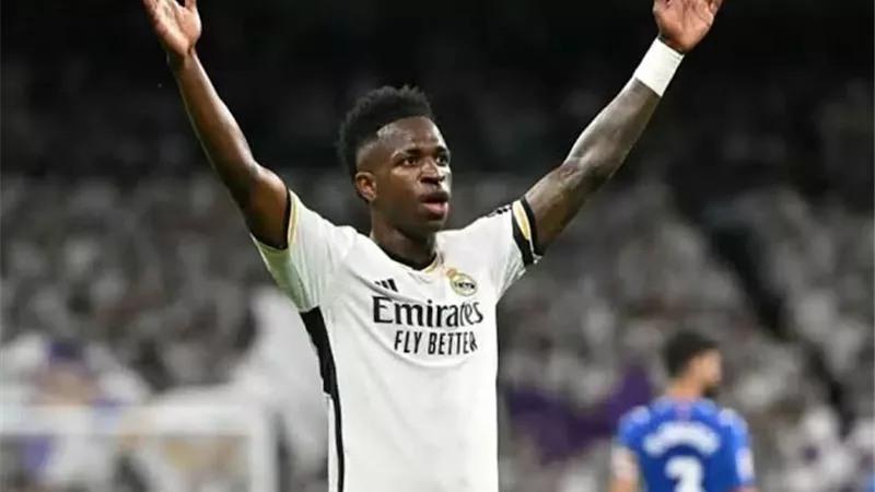 مفاجأة في علاقة فينسيوس وريال مدريد.. تعثر جديد في المفاوضات
