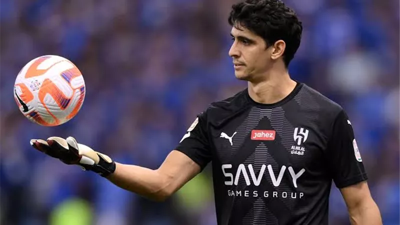ياسين بونو يحسم موقفه مع الهلال السعودي بشأن تجديد عقده