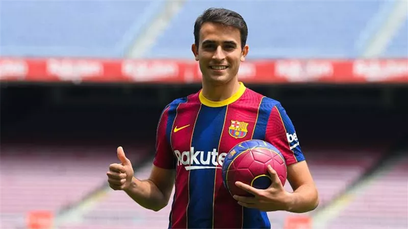 بسبب مستواه المميز.. برشلونة يقترب من تجديد عقد إريك جارسيا