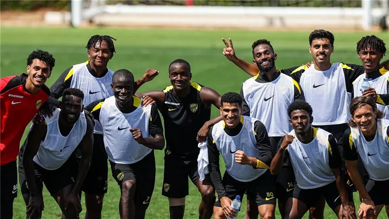 بقيادة كريم بنزيما.. تشكيل الاتحاد ضد فولهام في المباراة الودية