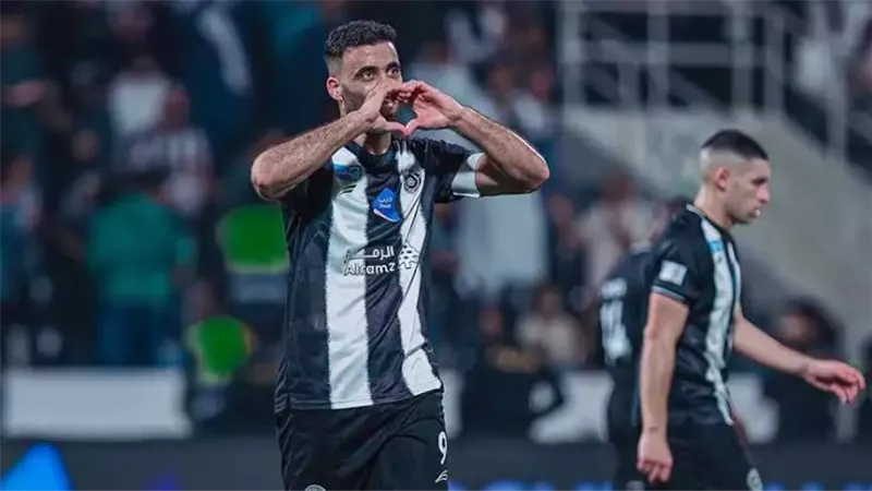 لا نية للرحيل.. حمد الله مستمر مع الشباب السعودي في الموسم الجديد