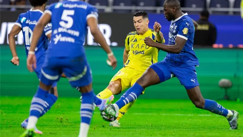 ضربة قوية للهلال والنصر.. 3 غيابات بارزة عن ديربي الرياض بدوري روشن 2025-2026