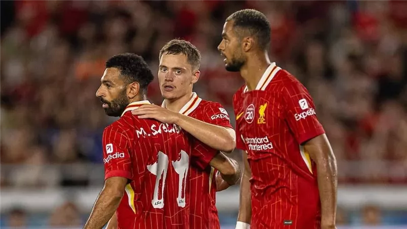 ارني سلوت يعلن تشكيل ليفربول لمواجهة بلباو وديا.. وهذا موقف صلاح