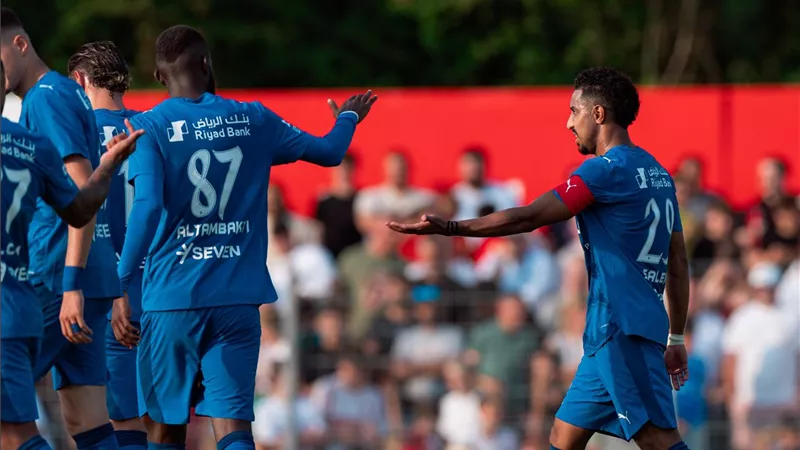 بمشاركة ثيو هيرنانديز.. الهلال يكتسح بالينجن الألماني في أولى ودياته