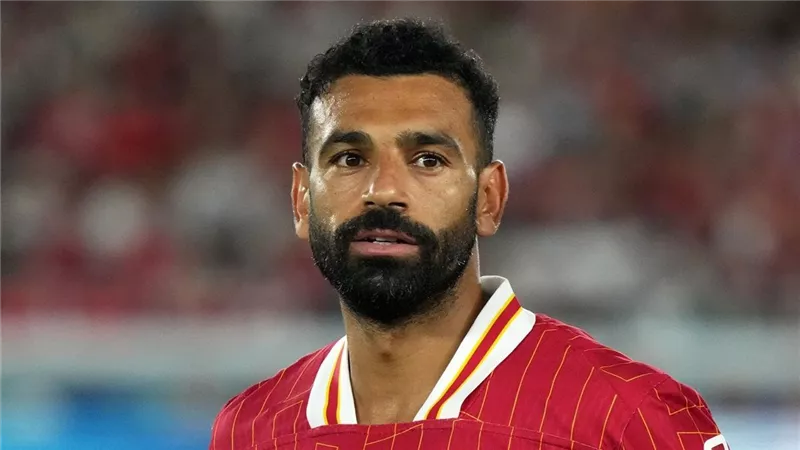 محمد صلاح على رأس قائمة الـ30 لاعب المرشحين لجائزة الكرة الذهبية