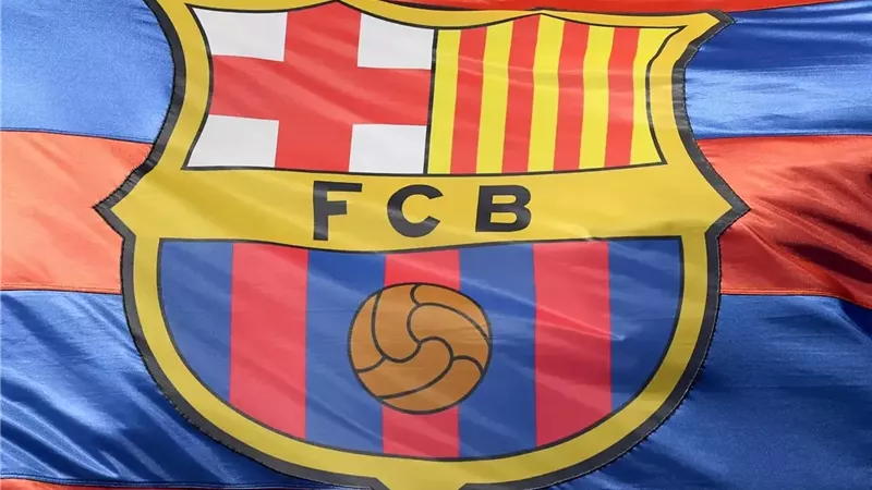 حمل قميص برشلونة.. لاعب إسباني يعتزل في عمر 23 عامًا