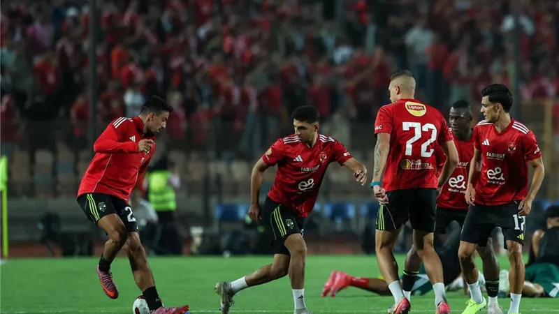 يغيب عن مباراة بيراميدز.. ريبيرو يتلقى صدمة بشأن مدة غياب نجم وسط الأهلي 