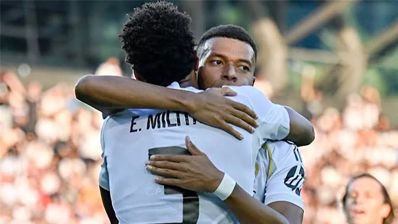 ريال مدريد يضرب تيرول برباعية نظيفة في ثاني مبارياته الودية 