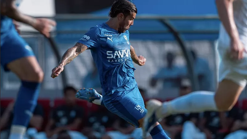 بالفيديو.. ثيو هيرنانديز يسجل هدفه الأول مع الهلال السعودي (فيديو)