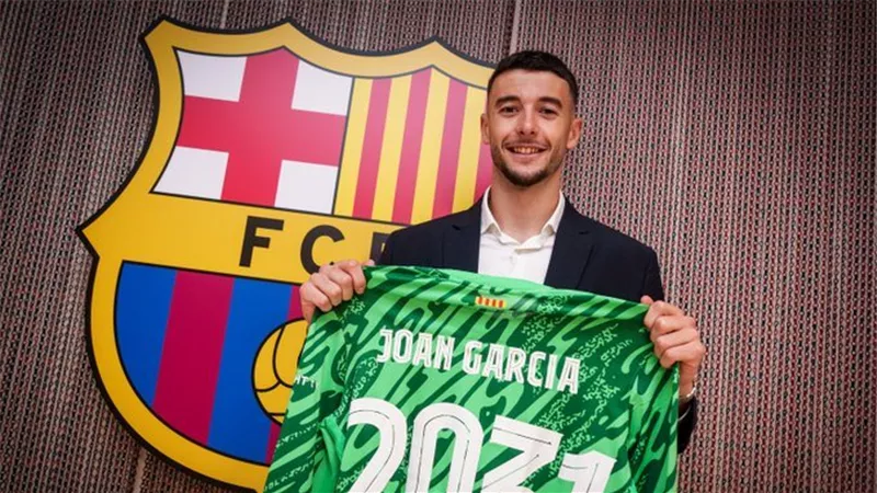 قبل ساعات من مباراة مايوركا.. تسجيل خوان جارسيا لاعبًا في برشلونة