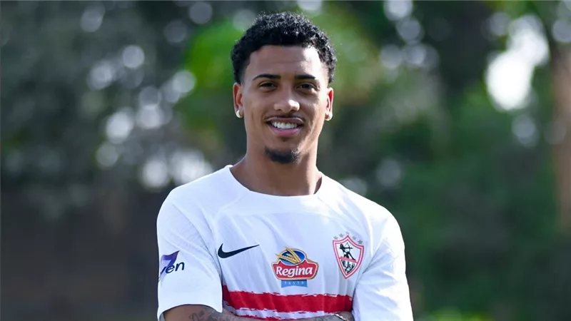 مدرب مودرن سبورت يحذر اللاعبين من خوان ألفينا لاعب الزمالك 