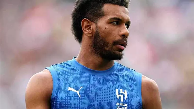 رغم توصية إنزاجي.. الهلال السعودي يتمسك بعلي البليهي ويصدم الشباب