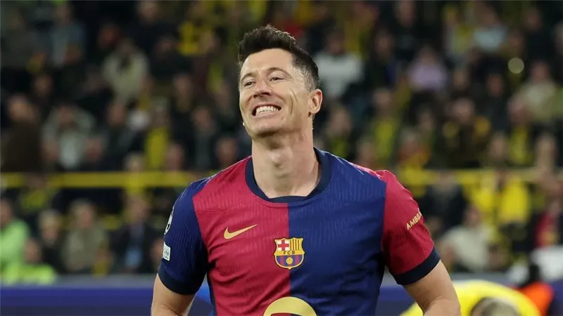 ليفاندوفسكي يودع برشلونة برسالة مؤثرة.. نهاية أسطورة بعد 7 ألقاب