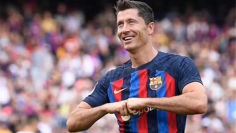 برشلونة يرغب في تجديد عقد ليفاندوفسكي بسبب هذه الأزمة