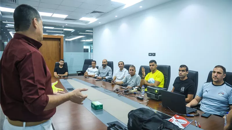 اجتماع رئيس لجنة الحكام بحكام الجولة الثانية بدورى نايل لتقييم أدائهم 
