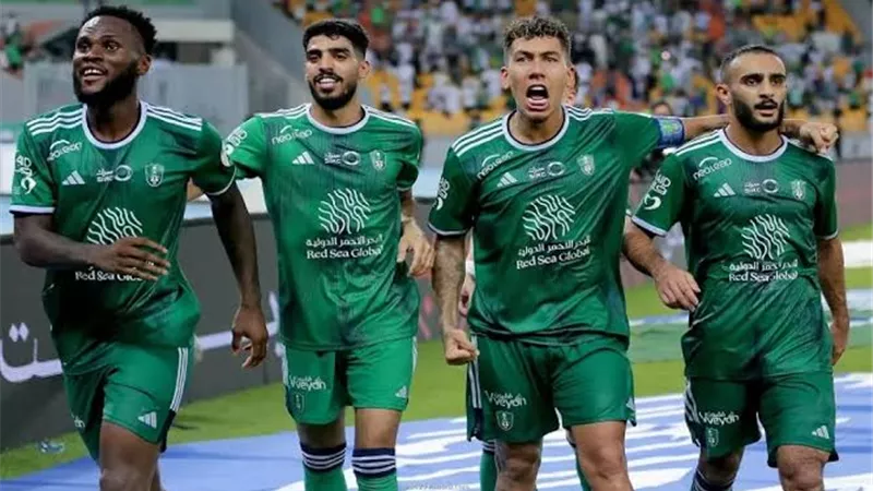 الأهلي السعودي يفاوض 3 لاعبين أجانب لضم بديل كيسيه 