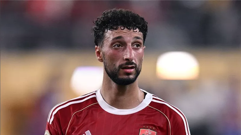 نجم الأهلي السابق يكشف المهاجم الوحيد القادر على تعويض وسام أبو علي 