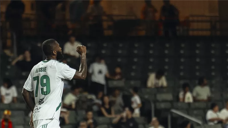 عودة كيسيه.. يايسله يعلن تشكيل الأهلي ضد الخلود في الدوري السعودي