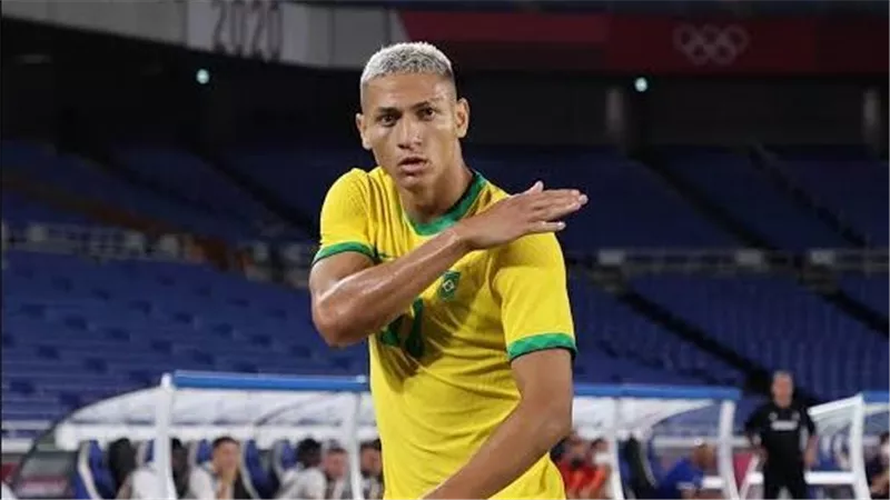 أفضل لاعب.. ريتشارليسون يحصد أول جائزة في موسم الدوري الإنجليزي