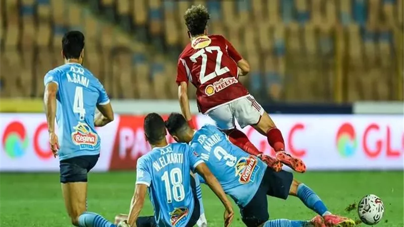 موعد وصول طاقم تحكيم مباراة الأهلي وبيراميدز إلى القاهرة