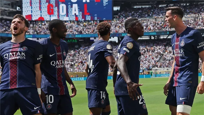 بثلاثية.. باريس سان جيرمان يفوز على بريست في الدوري الفرنسي