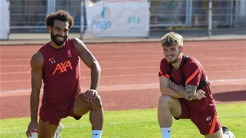 بعد انتقاله إلى أستون فيلا.. محمد صلاح يودّع هارفي إليوت برسالة مؤثرة