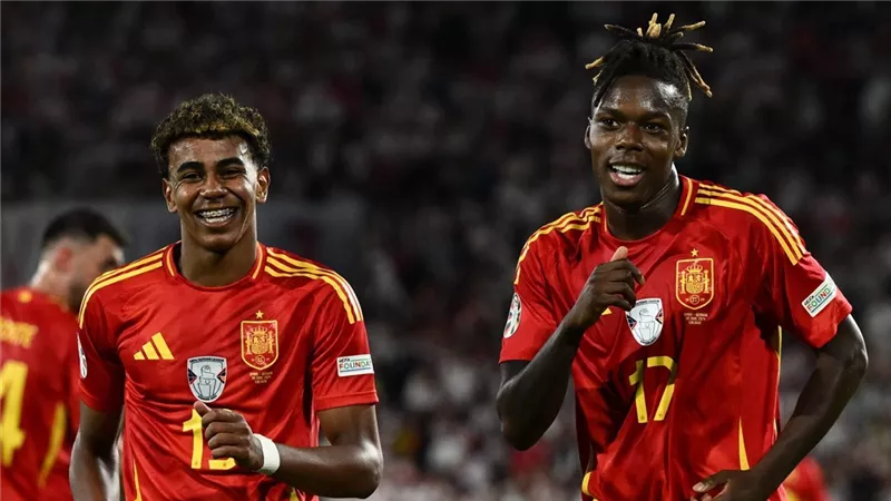 عودة يامال.. لافوينتي يعلن قائمة منتخب إسبانيا لمواجهة تركيا وجورجيا