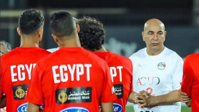 طاقم حكام كونغولي لإدارة مباراة مصر وبوركينا فاسو في تصفيات كأس العالم 2026