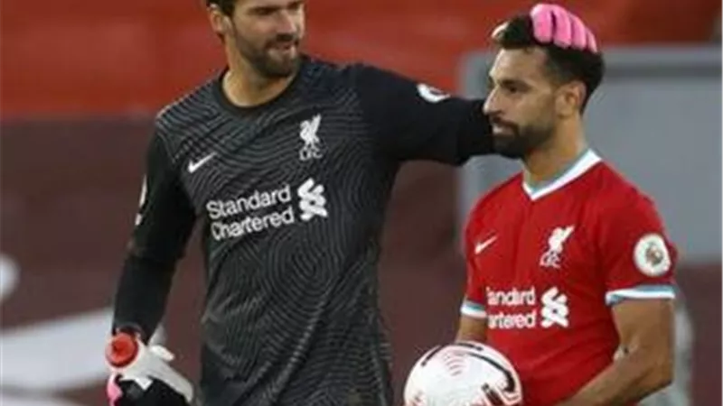 أليسون بيكر يكشف سر علاقته المميزة بمحمد صلاح في ليفربول