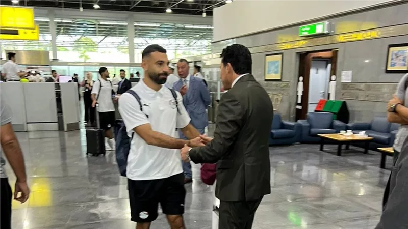 وزير الشباب و الرياضة يدعم منتخب مصر و يودعه بمطار القاهرة ..تفاصيل
