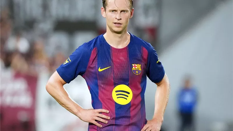 برشلونة يكشف تفاصيل إصابة فرينكي دي يونج  بعد إصابته مع منتخب هولندا