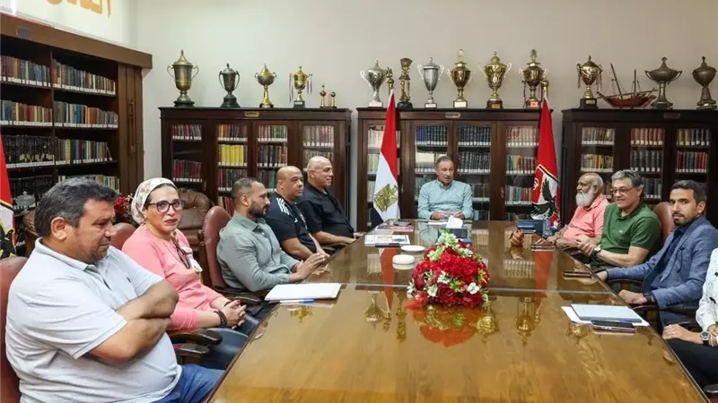 الخطيب يعقد اجتماع موسع لدعم مدير الكرة والجهاز الفني بالأهلي