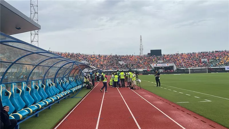 هطول الأمطار على ملعب 4 أغسطس قبل مواجهة منتخب مصر وبوركينا .. صور 