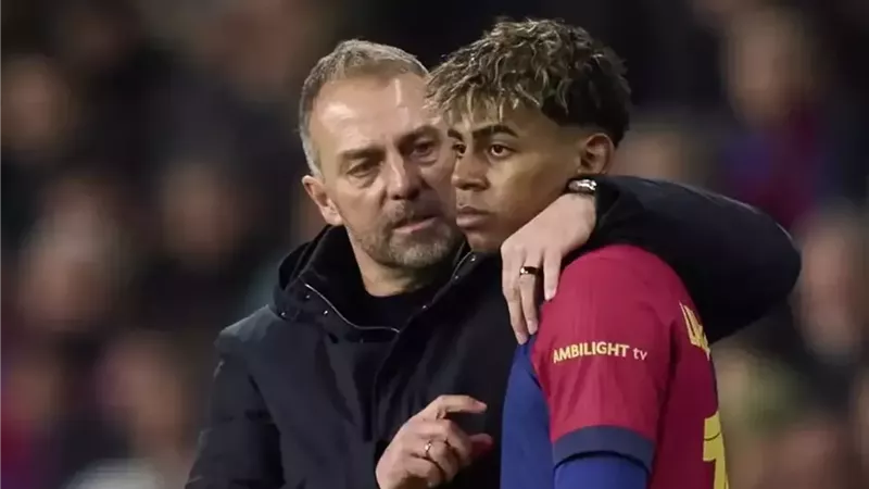 بسبب لامين يامال.. هانزي فليك يفتح النار على منتخب إسبانيا