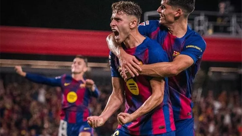 برشلونة يواصل مطاردة الريال باكتساح فالنسيا بسداسية نظيفة بالدوري الإسباني