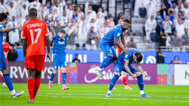 الهلال يفوز على الدحيل القطرى 2-1 فى دورى أبطال آسيا 