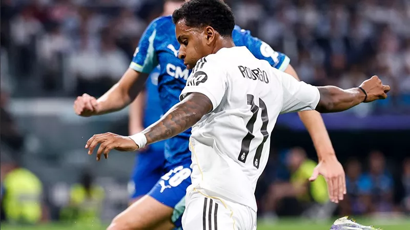 ريال مدريد بـ 10 لاعبين يفوز على أولمبيك مارسيليا بثنائية في دوري أبطال أوروبا