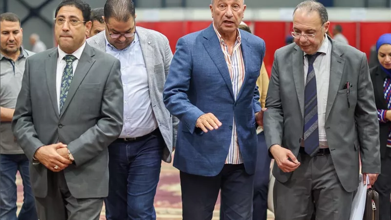 الخطيب يستقبل وفد النيابة والجهة الإدارية ضمن ترتيبات عمومية الأهلي غدا