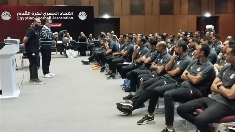 رئيس لجنة الحكام يجتمع بحكام الدورى الممتاز قبل انطلاق الجولة السادسة